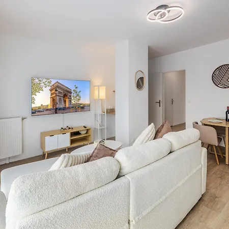2 Bedroom For 6 With Private Parking - Elevator - High-speed Wifi Apartamento