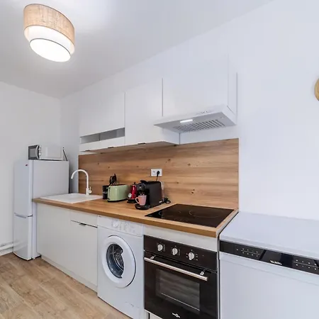 2 Bedroom For 6 With Private Parking - Elevator - High-speed Wifi شقة شامبيني-سور-مارن