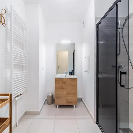 2 Bedroom For 6 With Private Parking - Elevator - High-speed Wifi *